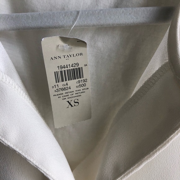 *SOLD*  Ann Taylor xsmall cream sleeveless blouse - Picture 3 of 5